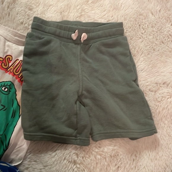 Boys size 6 shorts and shirts - Picture 5 of 16